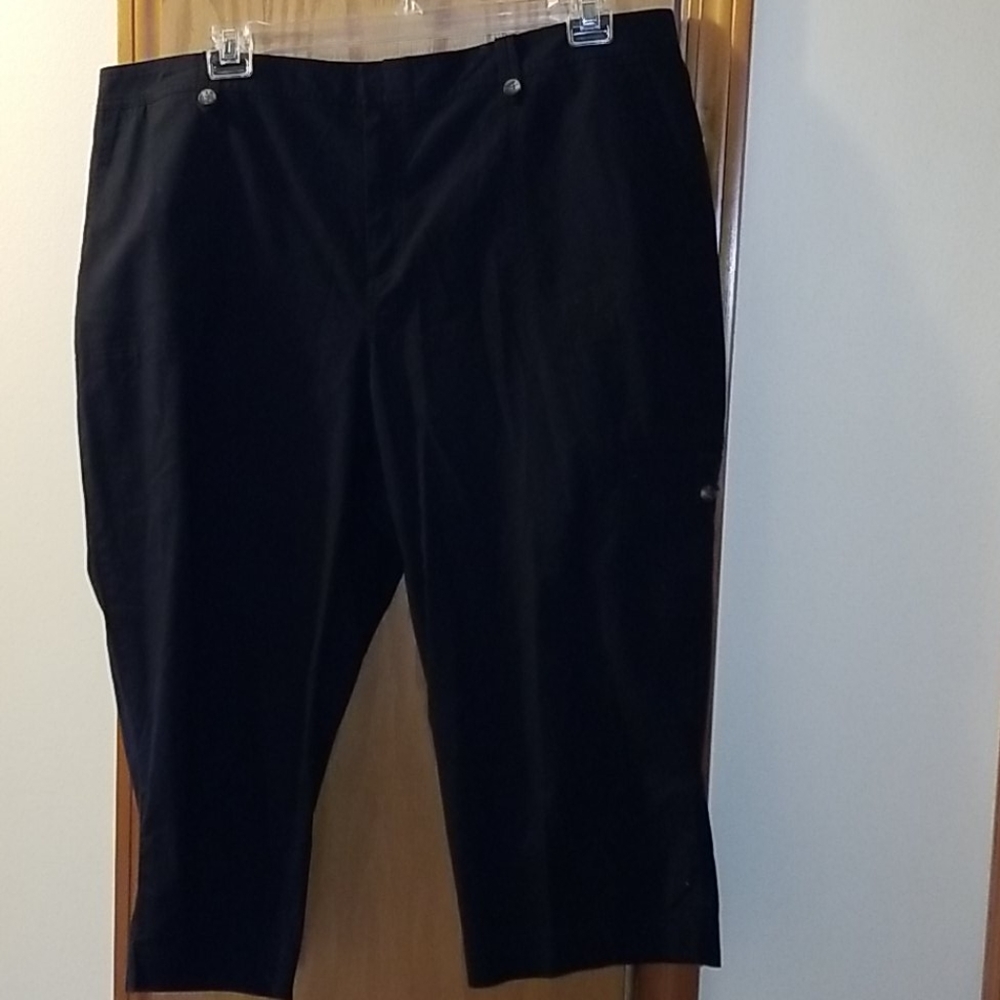 Women's Levi's Dockers Black Crop Pants 22W